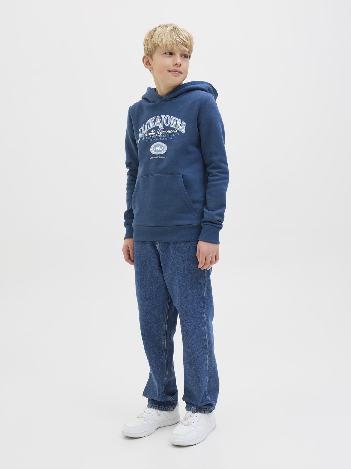 model_shot-front_full